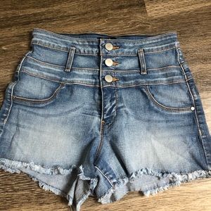 High waisted frayed denim shorts